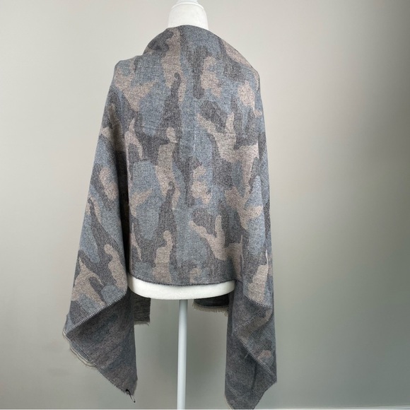 NWOT Jack & Missy Soho Camo Blanket Scarf / Oversized Boho Wrap Poncho - Picture 1 of 4